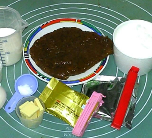 猕猴桃果酱面包,烘烤成金黄,看起来效果也还算不错