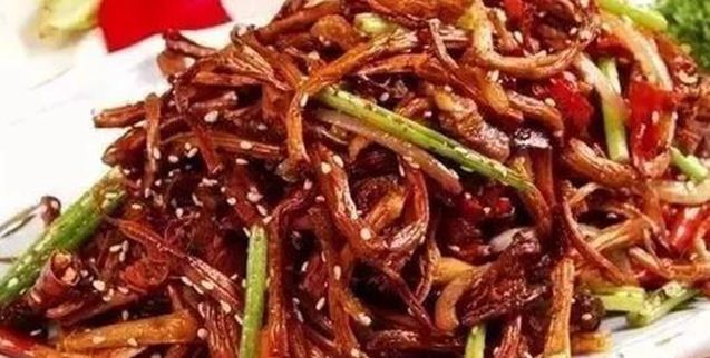 玉米烧排骨，蒜香杏鲍菇，椒香手撕鸡腿，干煸茶树菇