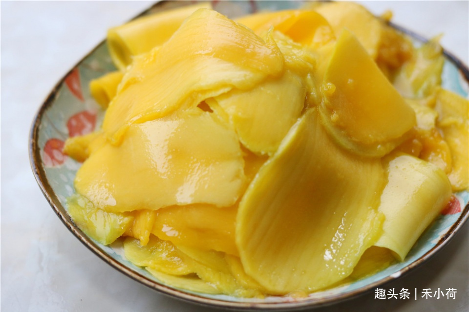 婆婆买一箱芒果吃不完，做成蛋糕香甜细腻，女儿一口气吃3块