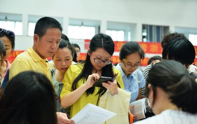 录取分不太高的211大学，中等生有机会捡漏，感兴趣的人多留意