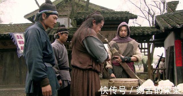 动图|杨志他的刀真的可以砍铜剁铁不卷刃 又能吹毛断发