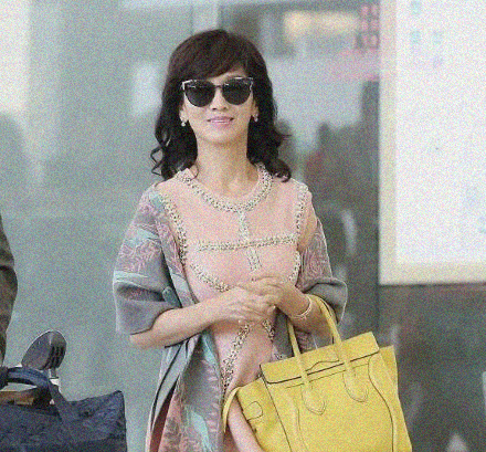 冻龄|女人别傻傻去剪发,今年流行这几款冻龄发型,尤其第4款,美爆了