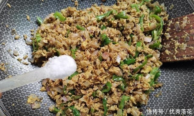 简单|洋葱煎蛋怎么样教你小贴士,简单加一步,炒鸡蛋香下饭
