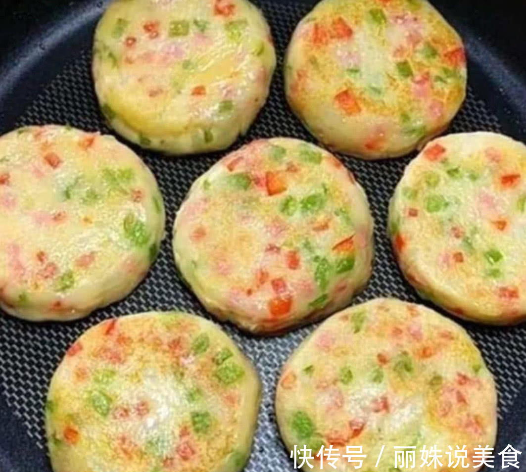 2个土豆1碗面粉，自制营养美味早餐饼，大人孩子每天都吃不厌！