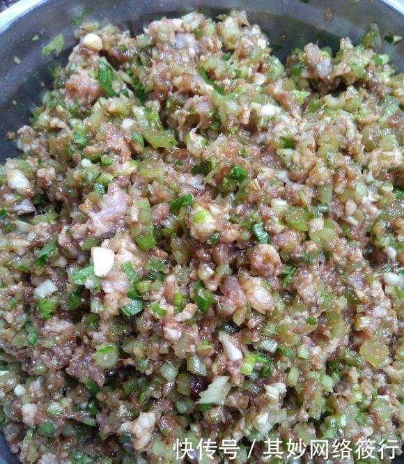 到底|拌饺子馅,到底先放油还是盐?一步错步步错,难怪不入味腥味重!