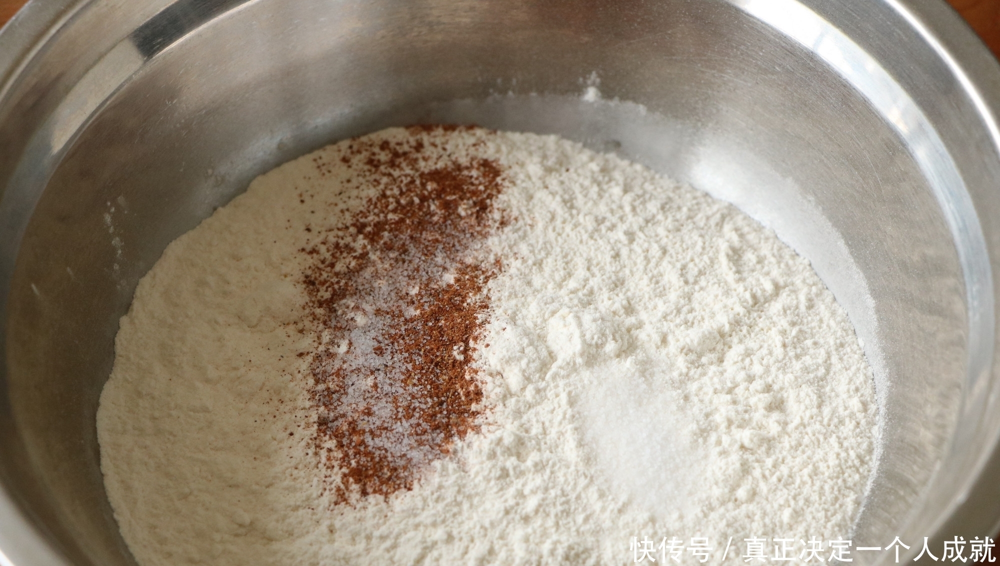 鸡胸肉还可以这样吃,既当零食又当菜,咬一口嘎嘣脆,解馋更美味