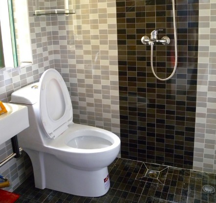 卫生间|马桶用完后,马桶圈要扶起来吗用对方法,卫生间才能干净卫生!