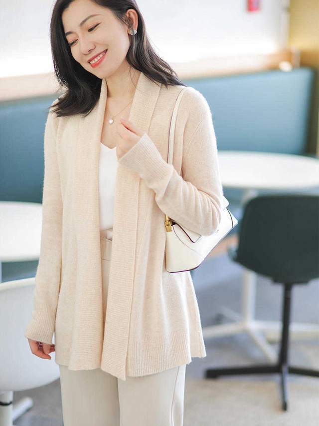 我们不一样|优雅不分年龄,条纹衬衫搭配阔腿裤显高又显瘦,还能提升气质感