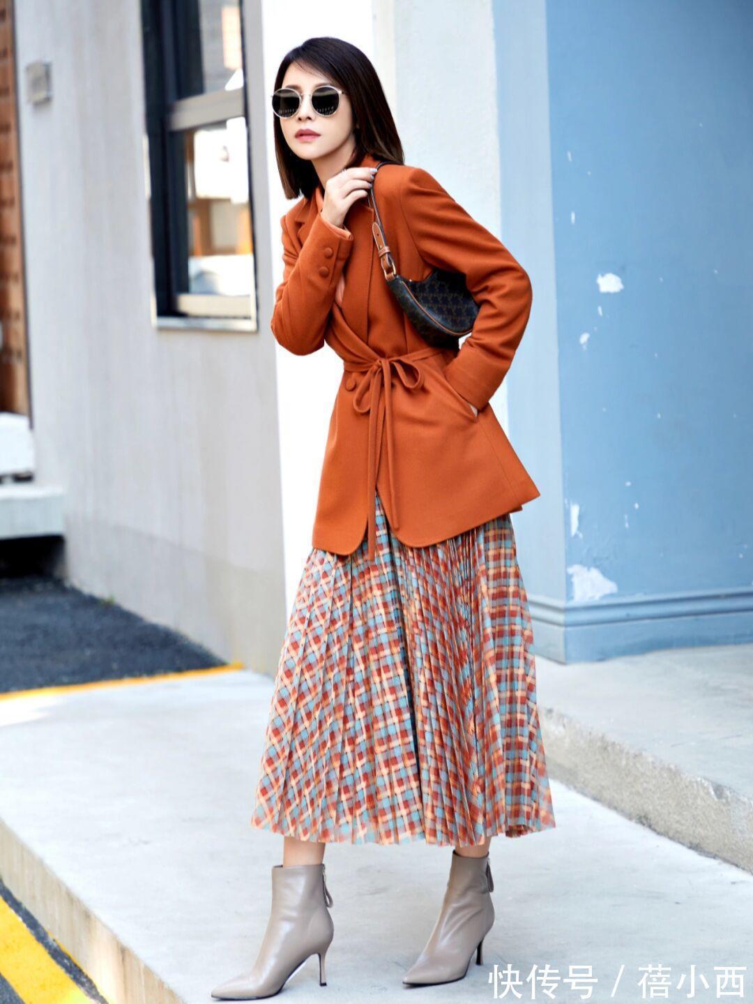 针织衫|多穿“半身裙”,搭配西装、针织衫时尚又优雅,秋季的最in存在