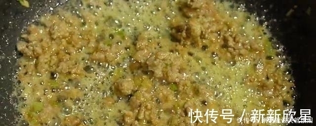 早餐|终于找到了!早餐最好吃的做法,不蒸不油炸,层层裹着馅料,真香