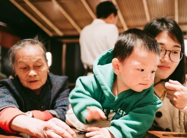 逗娃|“妈妈走了,妈妈不要你了!”婆婆这样逗娃,老公的做法很机智