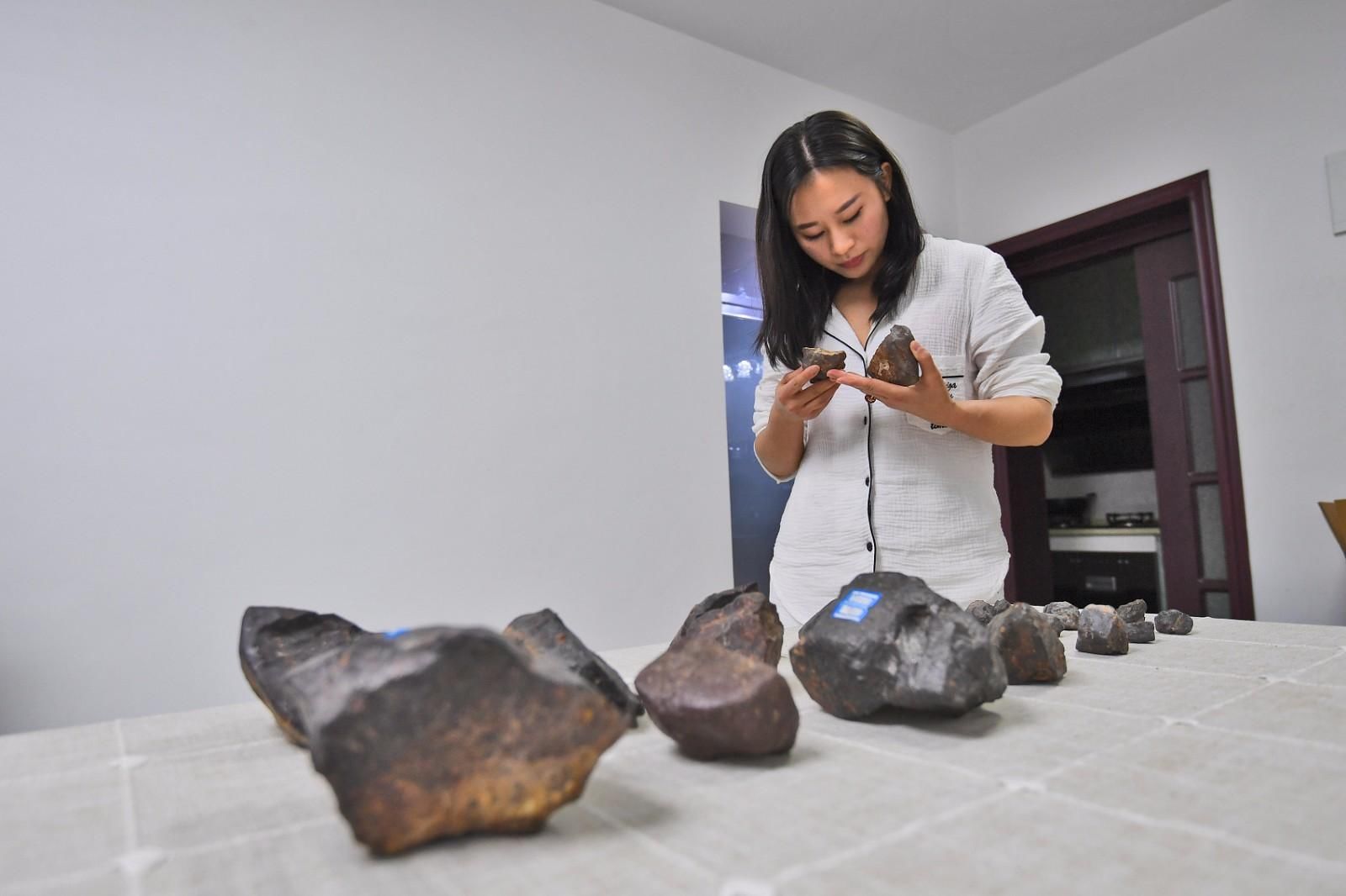 90后 贵州90后猎陨女孩，5年时间捡到400公斤陨石，却从未想过发家致富