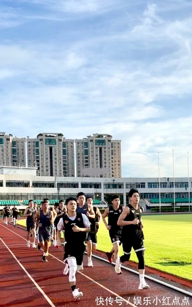 全运会|广东备战三消息！胡明轩身材抢镜，徐杰秀速干衬衣，阿联现身赛场