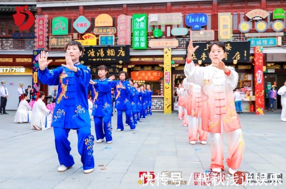 百人|“黃浦·我來賽”豫園九曲橋百人太極展演活動在豫園舉行