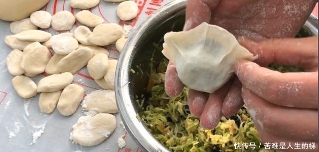 调饺子馅时，“此2样”不能乱放！面点师：如此做饺子又鲜又好吃