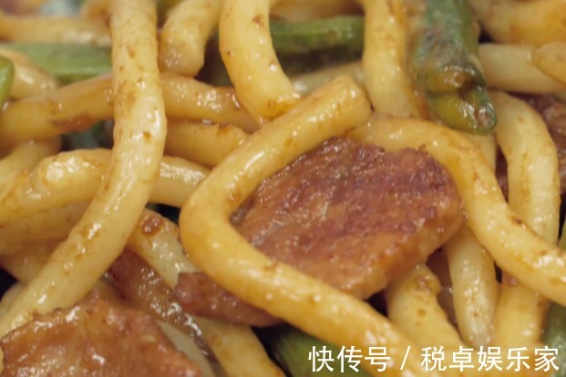 面食|好吃的豆角焖乌冬面,鲜嫩爽滑,荤素搭配,孩子爱吃的代餐主食
