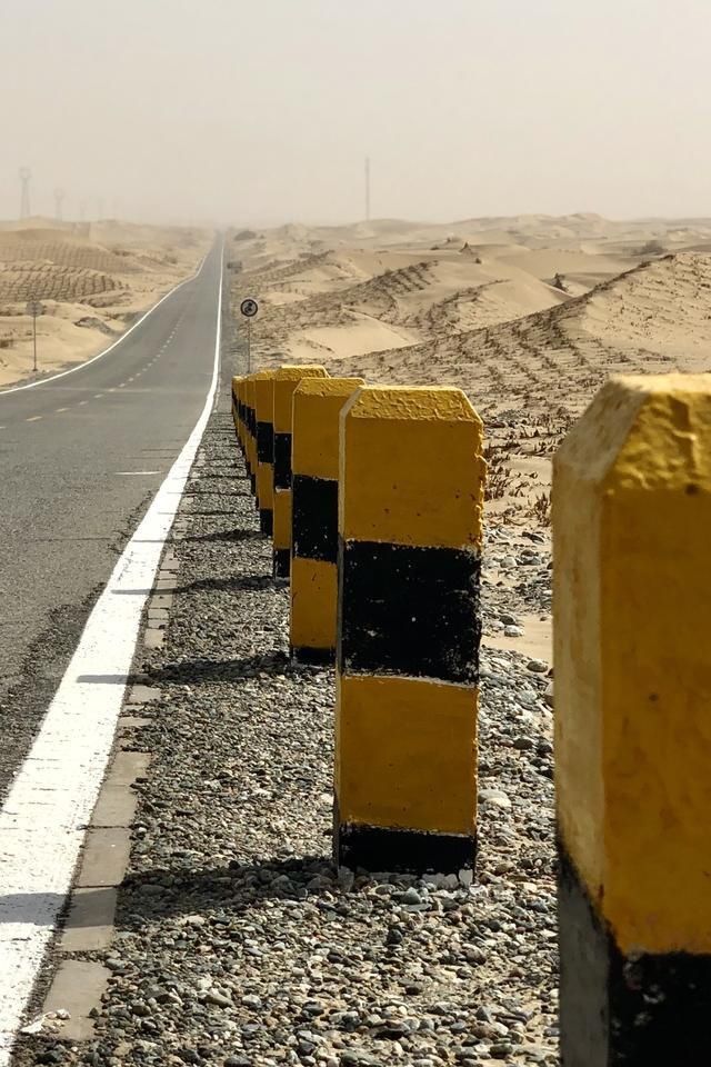 老男孩自驾游：人迹罕至的沙漠公路