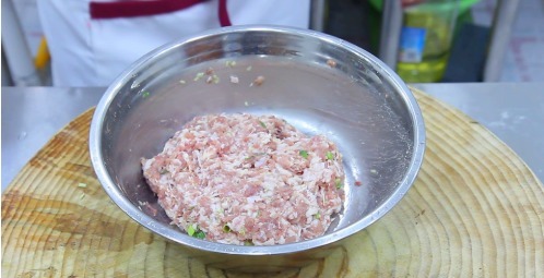 摔打肉馅|厨师长分享狮子头的做法,不变形又能熟透的技巧
