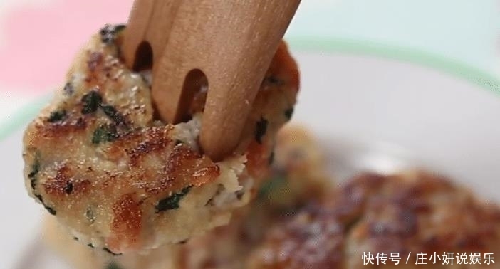 辅食|分享一款飘香鸡肉饼,简单好吃易吸收,宝宝不错的营养辅食
