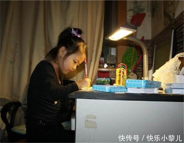 孩子|6岁儿子写作业写到凌晨,宝爸询问后怒撕作业本咱们不抄了