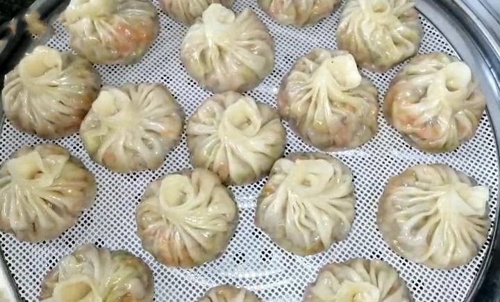 把白菜|包子最简单的做法,不揉面醒面,包子皮薄馅多,晶莹又剔透