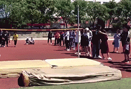 车主|搞笑GIF:10.业主临时停车被物业“锁轮胎”,看吉姆尼车主如何轻松应对