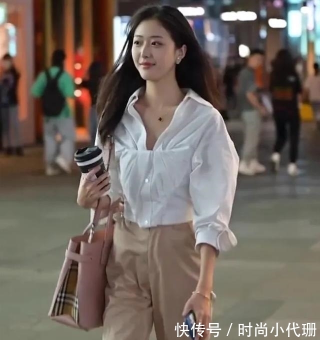 束脚工装裤|复古款白衬衣,搭配束脚工装裤,时尚又休闲的搭配
