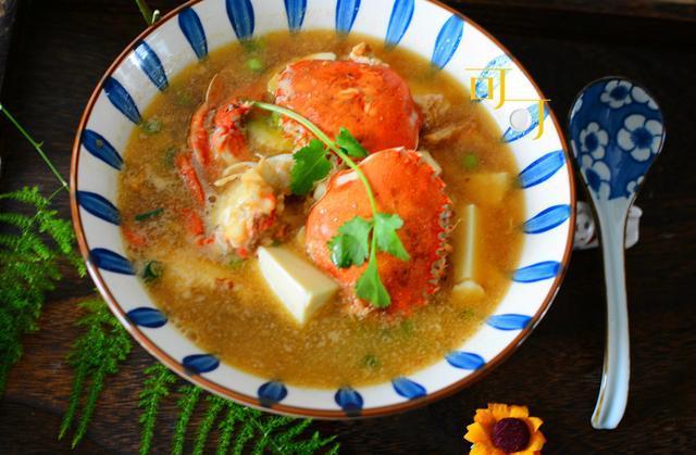 所费不多，却非常鲜美的花蟹豆腐汤，我们一家人都很喜欢喝