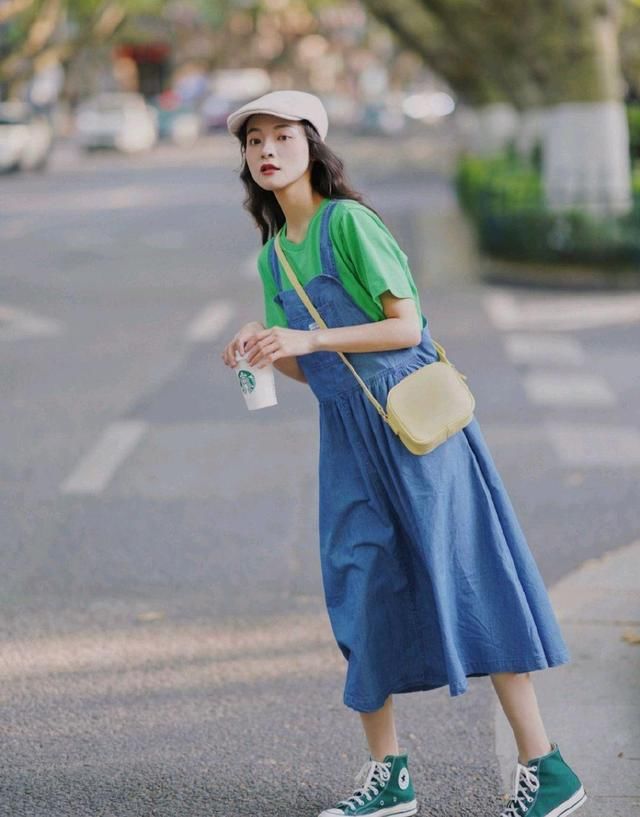 快收起你的阔腿裤，甜美温柔的小裙子更流行，清爽舒适还有气质