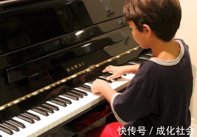 女儿|妈妈舍得在这些方面“败家”,养出来的孩子越优秀,爸爸可别拦着