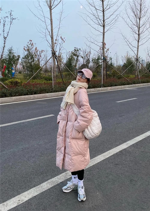 羽绒服“越长越时髦”！今年流行这3种，保暖显瘦，还为气质加分