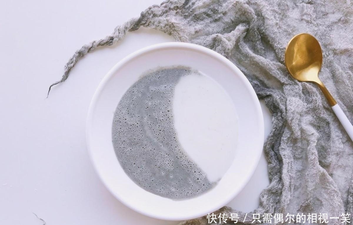 早餐别只喝牛奶,加点山药做山药百合双拼奶,营养又滋润