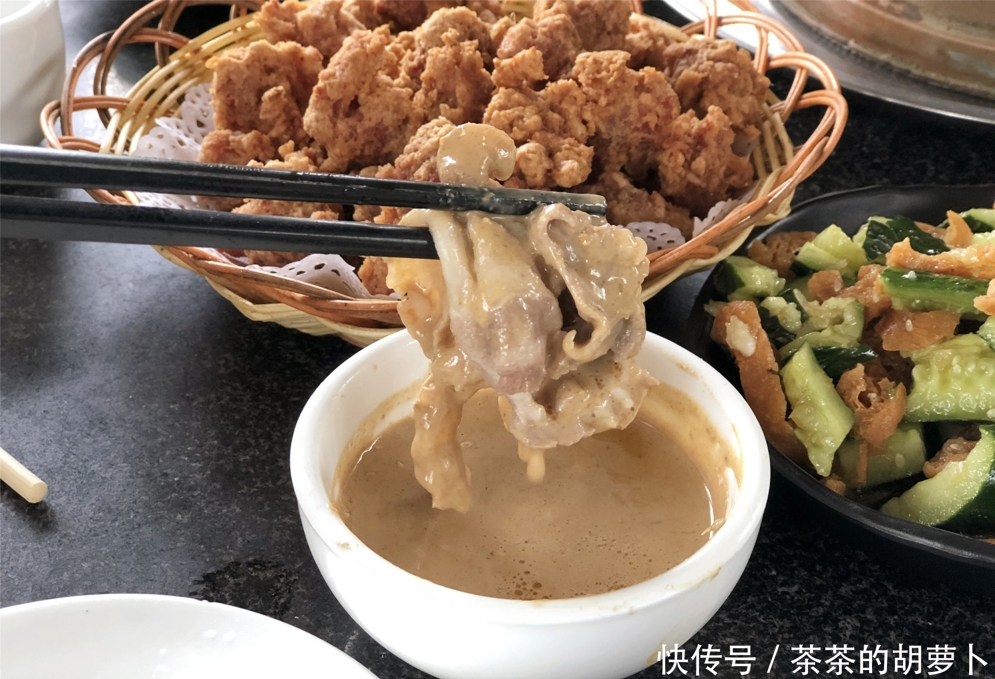 羊肉|假期和家人吃“老式铜火锅”,120元点了2斤肉,看看是真羊肉吗?