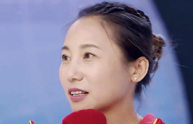 教练|神仙友谊!冬奥功勋排队买冰墩墩送给郎平!网友:都是巾帼英雄