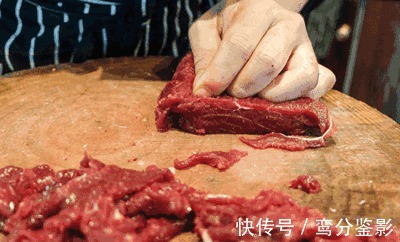 |搞笑GIF:女生宿舍都是这样子吗 跟我想像中的不一样啊
