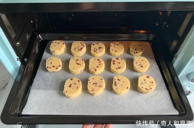 糖粉|简单几步,教你在家做曲奇饼干,甜而不腻,超酥脆,特别解馋!