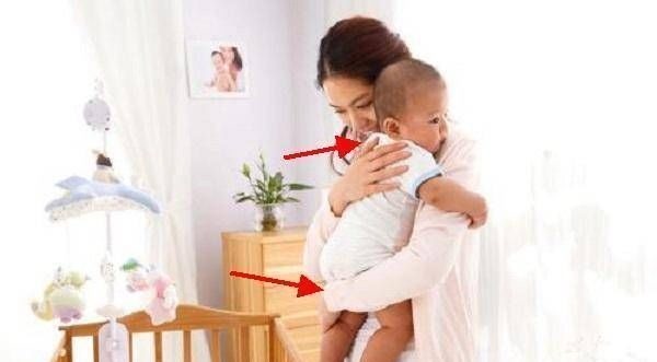 背部|别这样抱孩子了,伤了宝宝脊柱你还不知道,附不同月份的正确抱法