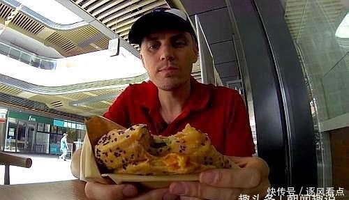 老板|男子吃煎饼果子,要加17个鸡蛋,老板称赔本的生意!