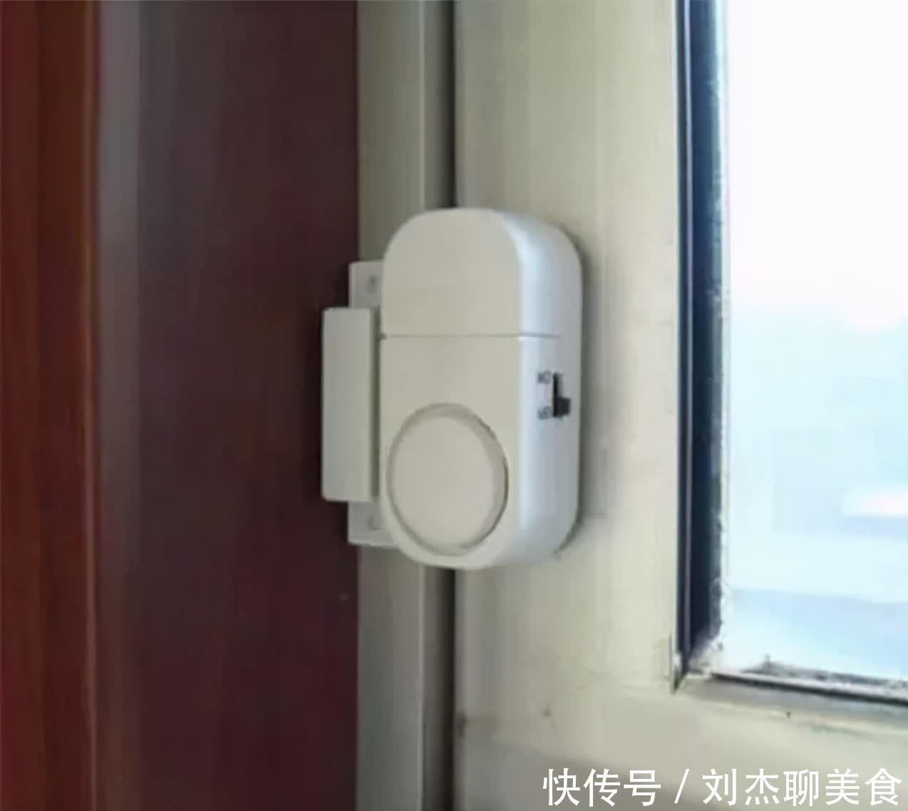手残党|别再装“鸟笼式”防盗窗,如今流行这样装,安全防盗不遮光 !