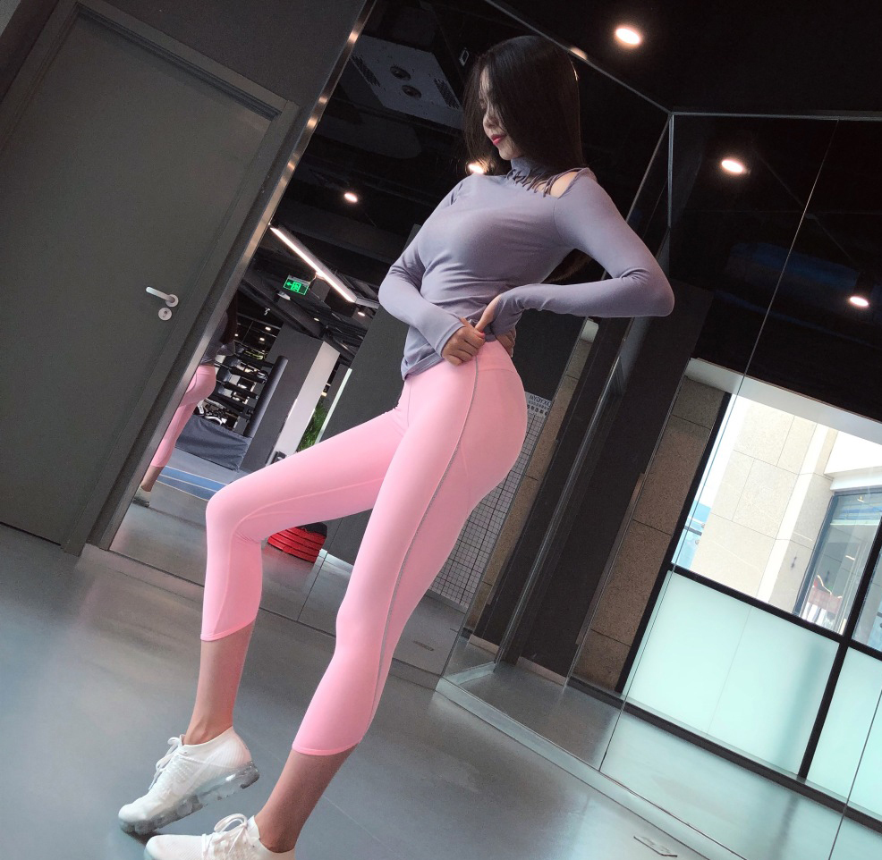 底裤|街拍成熟迷人的紧身打底裤美女,秀出你的曲线美!