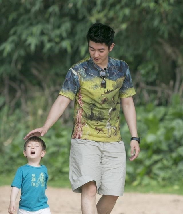 嗯哼大王长大了，变双眼皮越来越像霍思燕，要比爸爸杜江还帅了！