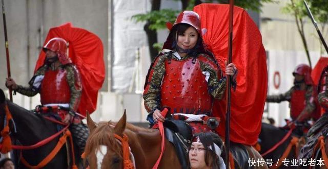 悬保侣|在日本战国时期,骑兵在战斗中背后的“红色大口袋”是什么!
