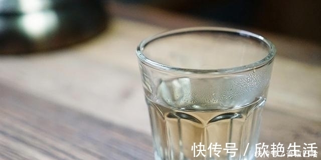 孕期|孕期喝水有讲究,喝对了,不仅有利于胎儿发育,还可以让羊水清澈