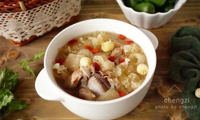 白色|秋季身体要滋润，不妨试试这汤，清润鲜美不上火，老人孩子都合适
