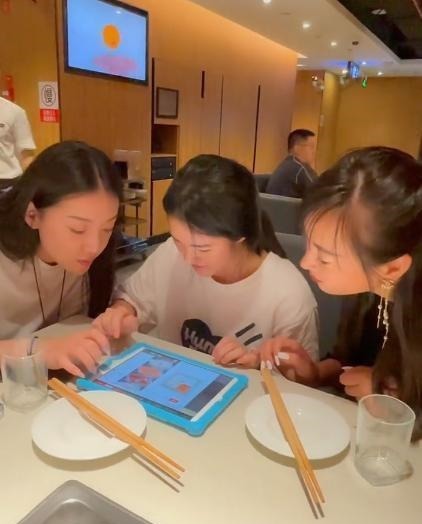 《变形计》李勒优生活大变，被城市家庭宠成公主，脸却长满痘痘