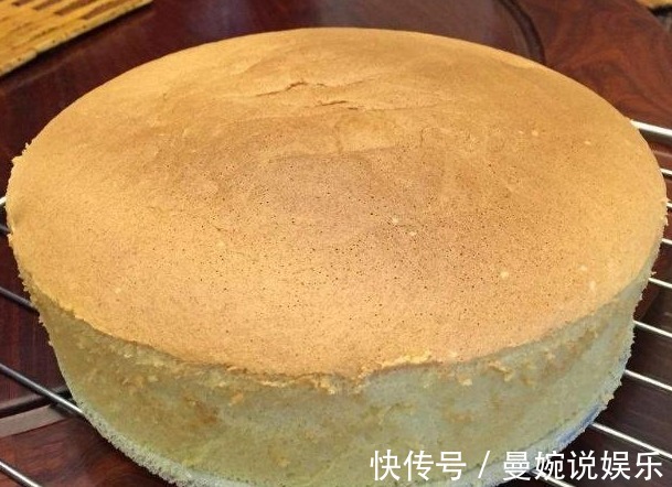 自己做戚风蛋糕塌陷还开裂多加这一步,蛋糕软润香甜,颜值还高
