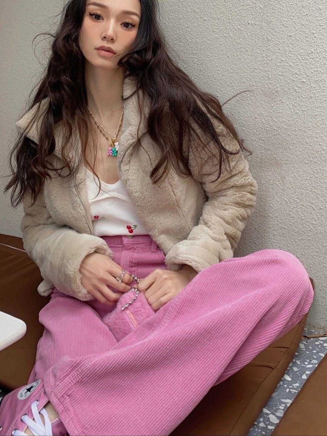 面料 适合冬天选择的粉色单品有很多,码住这“四”款,是真的很时髦