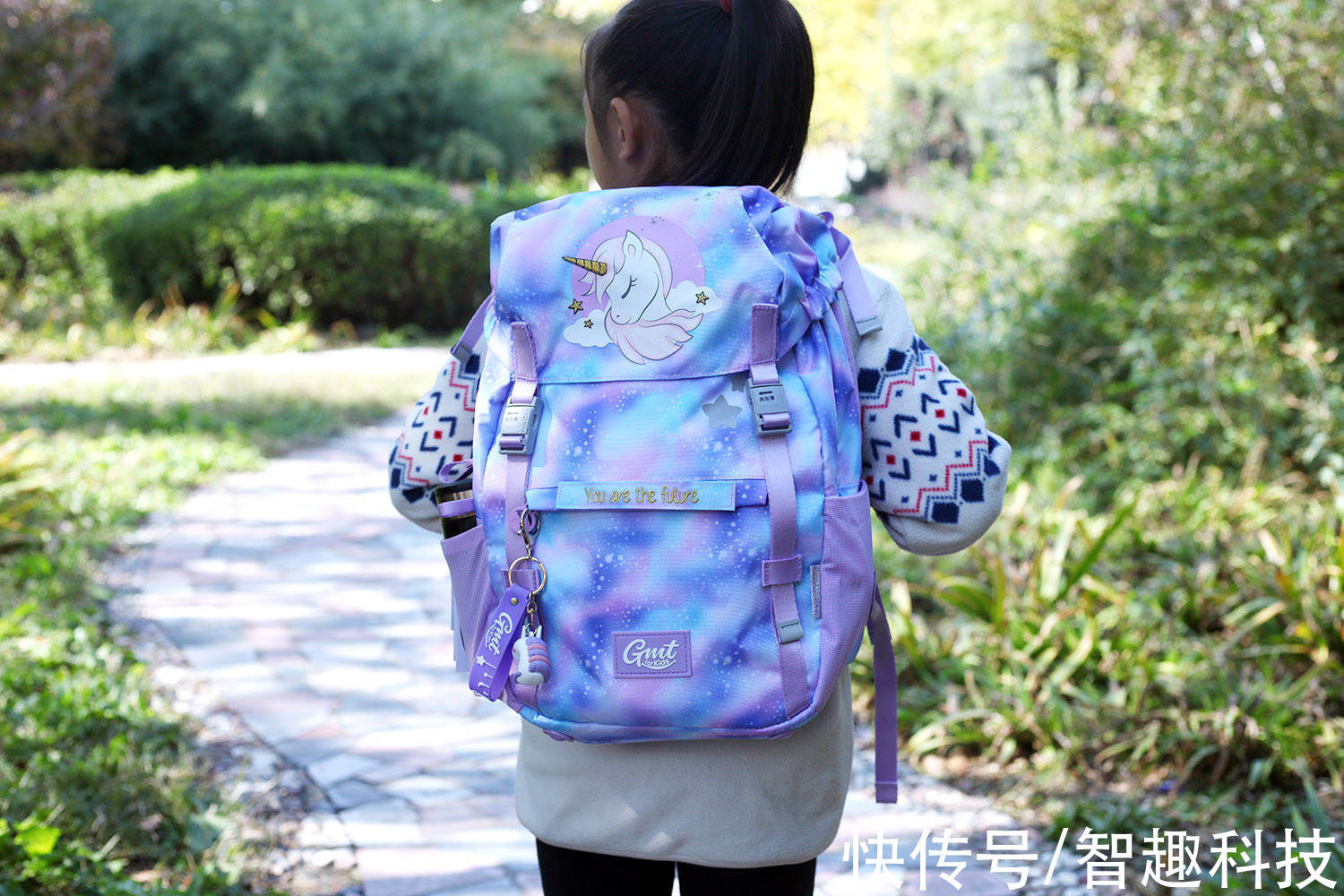 魔术贴 一千多的书包用着啥感受?居然能靠变形陪伴孩子成长