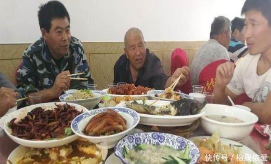 规矩|俗语:“父子不同席,叔侄不对饮”,原因何在?酒桌规矩了解一下