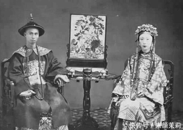 打扮|百年前的中国:破败的村庄,出门散步的清朝格格,盛装打扮的贵妇